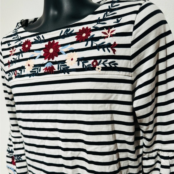 J. Crew 3/4 Bell Sleeve Embroidered Floral Pattern Size Medium Striped - Picture 2 of 8